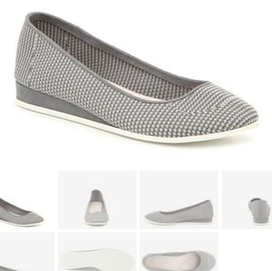 Fabric flats size 8 Kelly & Katie Tundra